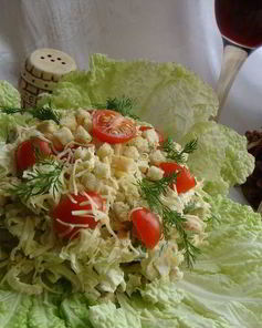 Цезарь по-домашнему с пекинской капустой и куриной грудкой