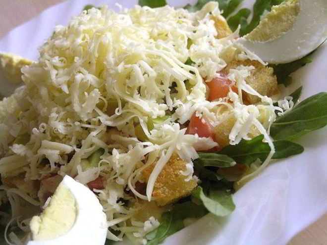 Рецепт цезаря с семгой на листьях руколы