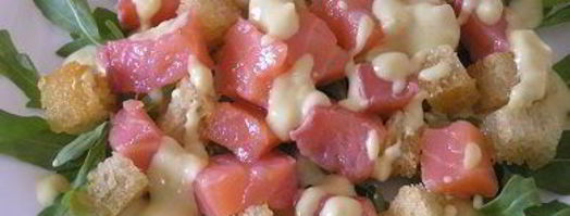 цезарь с семгой на листьях руколы. Шаг 9