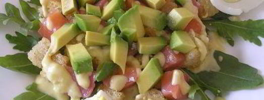 цезарь с семгой на листьях руколы. Шаг 10