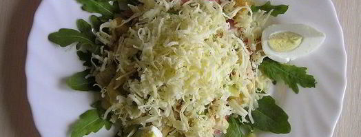 цезарь с семгой на листьях руколы. Шаг 11