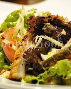 Цезарь с угрем и соусом Бальзамик Карамель