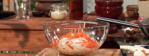 сом там пу — овощной салат с солеными крабами. Шаг 3