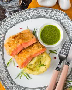 Лосось с хрустящей корочкой и эстрагоновым винегретом