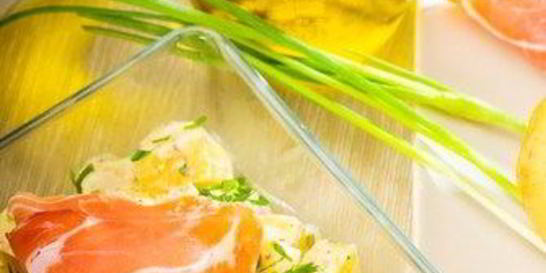 Салат из прошутто и дыни с дынным винегретом по-итальянски