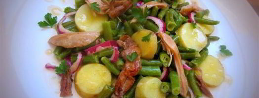 салат из зеленой стручковой фасоли с картофелем и цыпленком конфи под соусом винегрет. Шаг 4