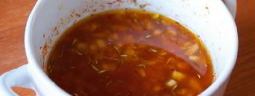 салат с курицей, томатами и шафрановым винегретом. Шаг 3