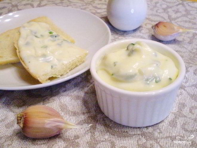 Рецепт домашнего майонеза на курином яйце с чесноком и зеленью