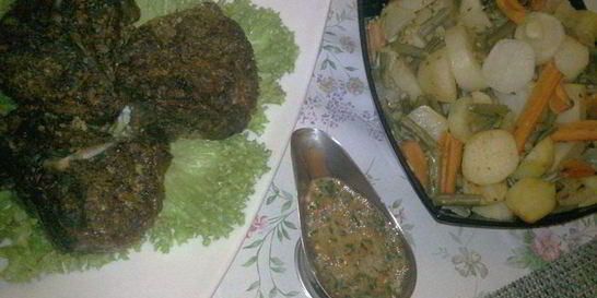 Антрекот в ореховом маринаде с овощами