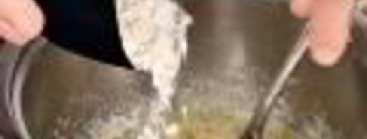 соусы бешамель и субиз. Шаг 3