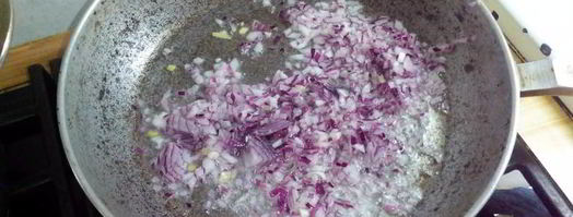 соус для пиццы на помидорах и луке. Шаг 3