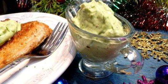 Соус из сметаны и авокадо для рыбы