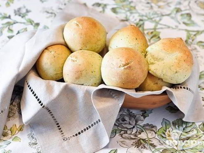 Рецепт булочек с соусом песто