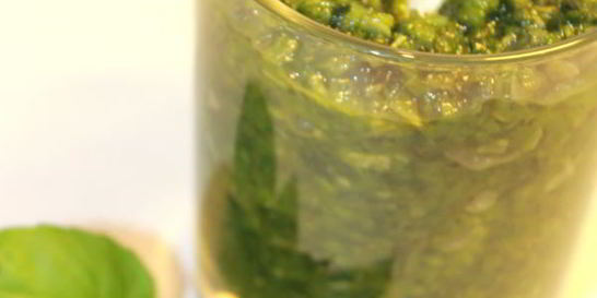 Чесночно-базиликовый песто