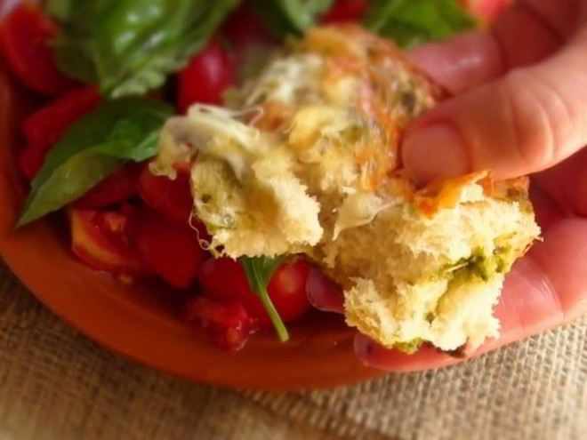 Рецепт фокаччи с соусом песто