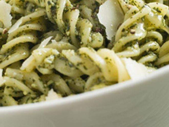 Рецепт фузилли с соусом песто и пармезаном