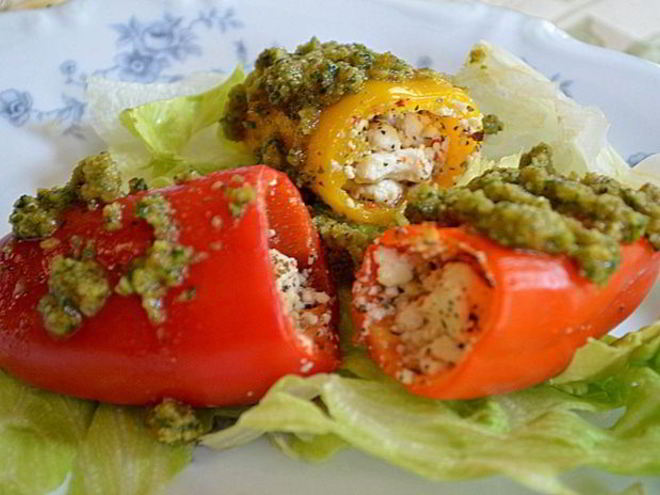 Рецепт мини-перцев с соусом песто