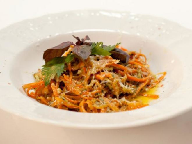 Рецепт морковных спагетти с соусом песто