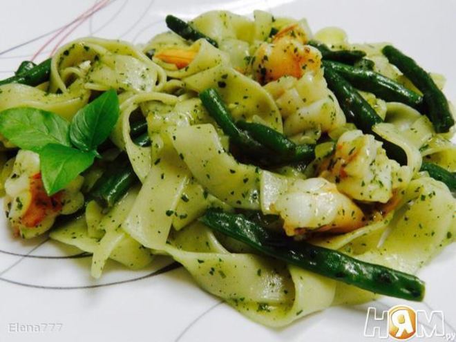 Рецепт пасты с креветками и фасолью под соусом песто