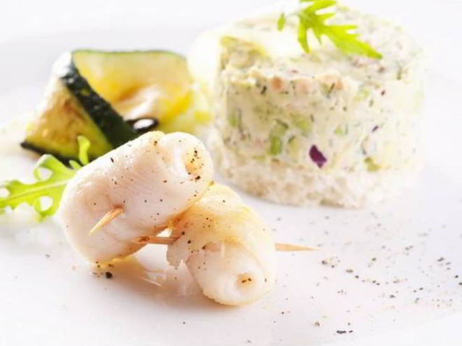 Рецепт рулетов из камбалы с соусом песто