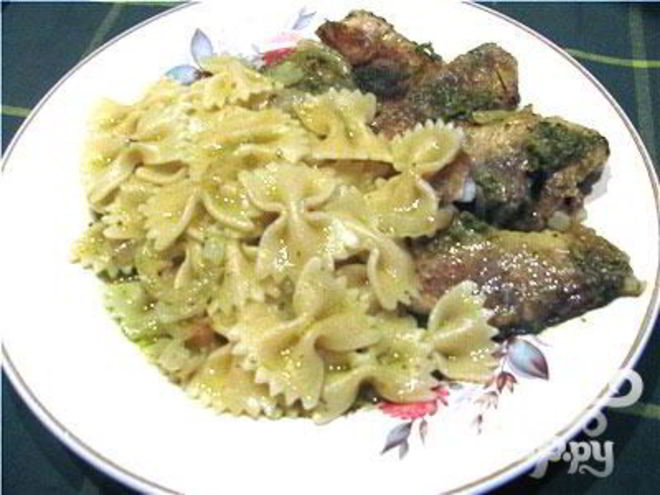 Рецепт рыбы под соусом песто в горшочках