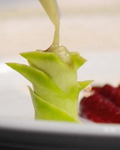 Сибас, запеченный с соусом песто