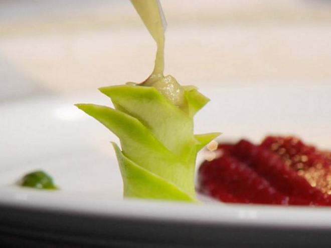 Рецепт сибаса, запеченного с соусом песто