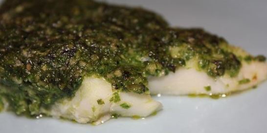 Треска под соусом песто