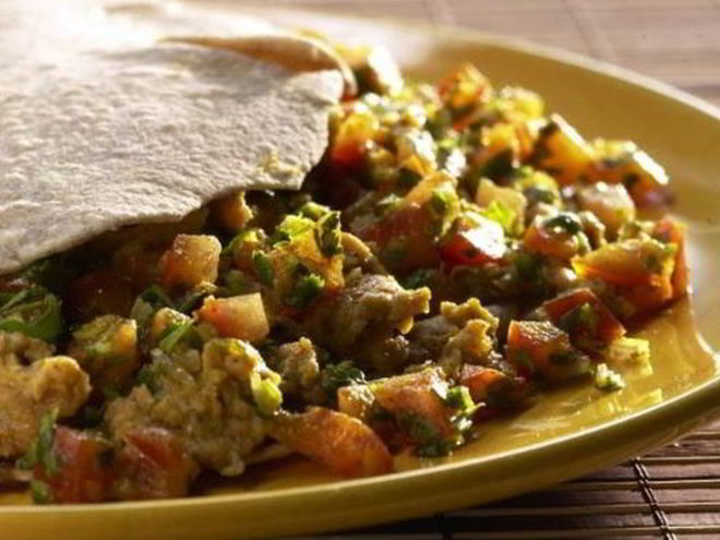 Рецепт лепешки с яйцом и соусом сальса