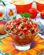 Овощная сальса с персиками