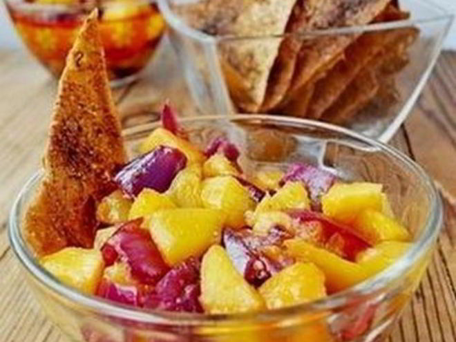 Рецепт персиковой сальсы с чипсами из лаваша со специями