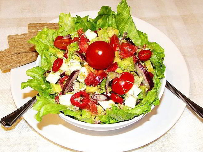 Рецепт разноцветной сальсы с брынзой