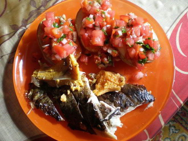 Рецепт рыбы запеченной, картошечки и соус сальса