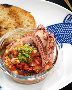 Сальса с кальмарами и осьминогом