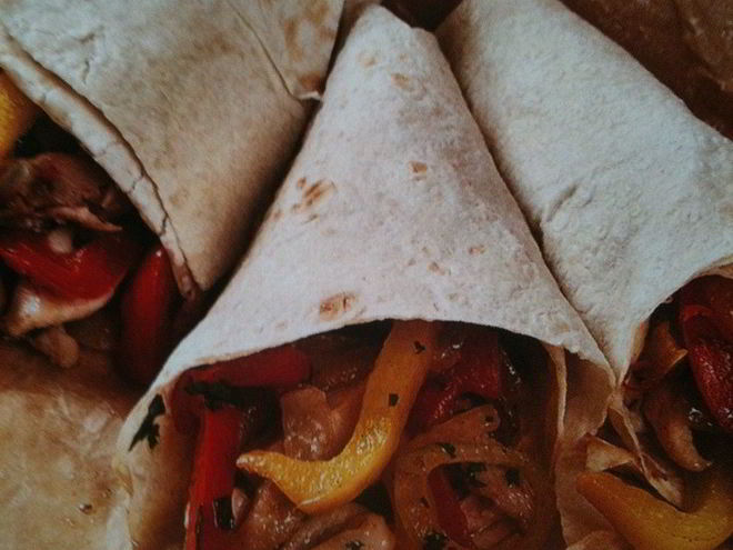 Рецепт тако с курицей и соусом сальса