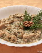 Курица в орехово-чесночном соусе Сациви