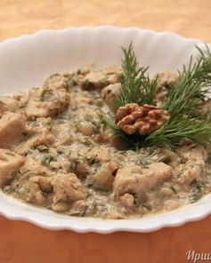 Курица в орехово-чесночном соусе Сациви