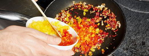 фаршированные кальмары на тартаре из томатов. Шаг 3