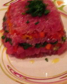 Слоеный тартар из тунца