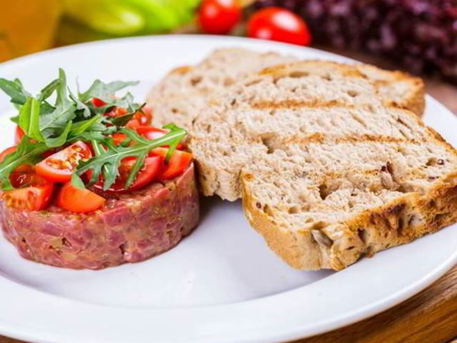 Рецепт тартара из говядины с каперсами и помидорами