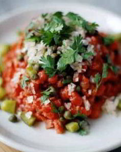 Тартар из говядины с соусом