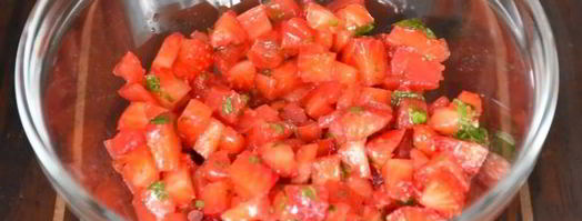 тартар из клубники и помидоров. Шаг 7