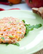 Тартар из лосося с авокадо