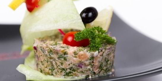 Тартар из сельди и авокадо