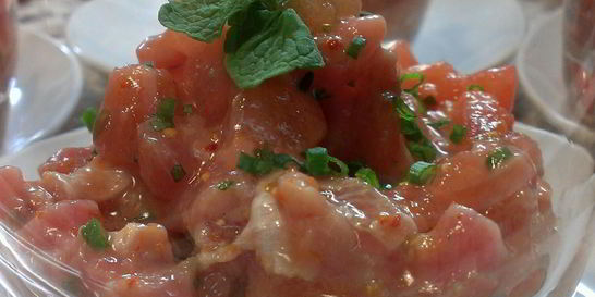 Тартар из тунца с арбузом