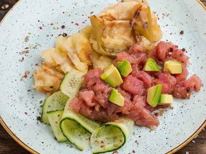 Рецепт тартара из тунца с кремом из печеного яблока