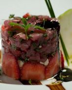 Тартар из тунца со свежей клубникой