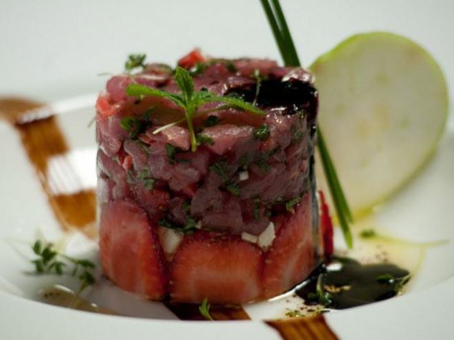 Рецепт тартара из тунца со свежей клубникой