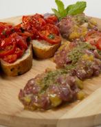 Тартар из утки с персиками