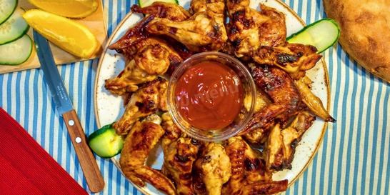 Куриные крылышки с медом солодом и Ткемали